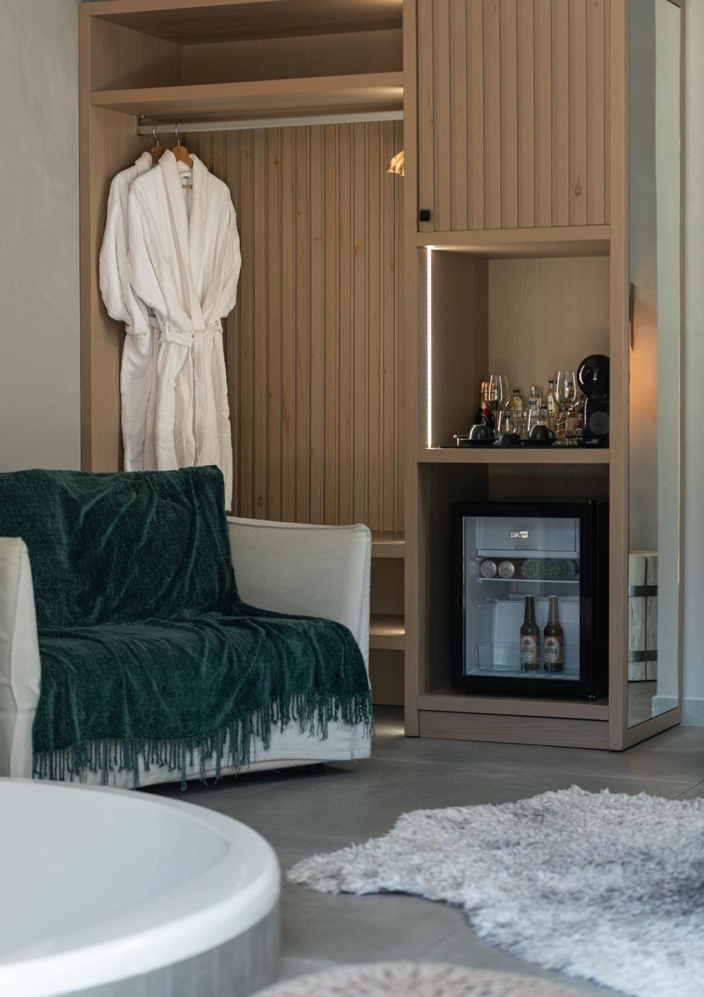 Evora Luxury Suites Mega Chorio Exterior foto