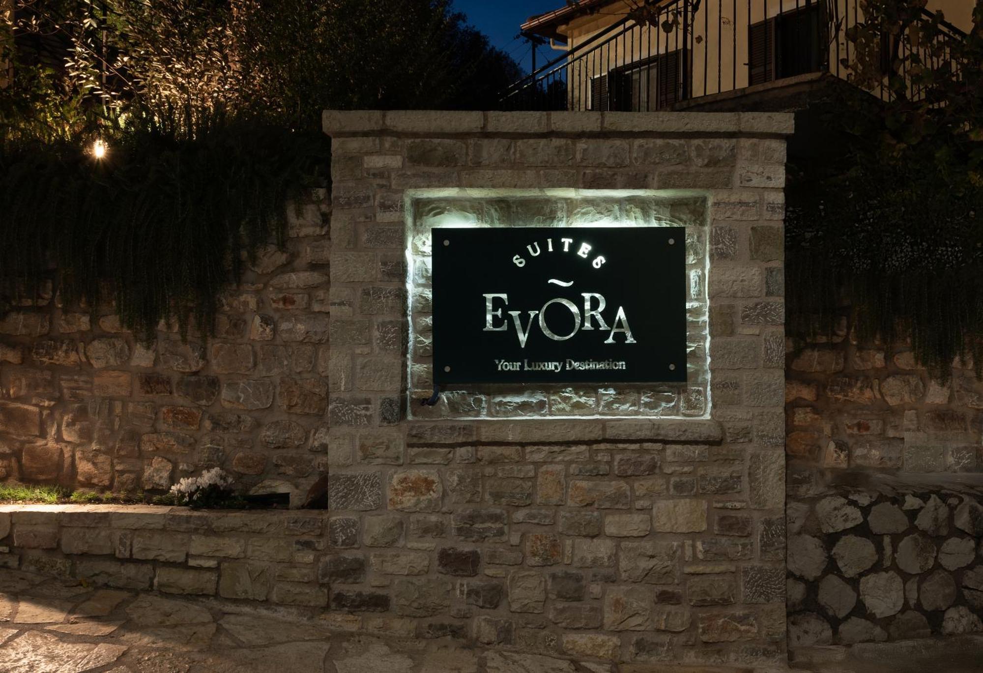 Evora Luxury Suites Mega Chorio Exterior foto